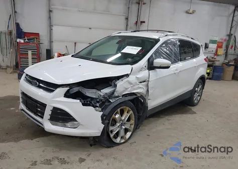 2015 Ford Escape Titanium z USA, uszkodzony, nr VIN 1FMCU9JX2FUB90849